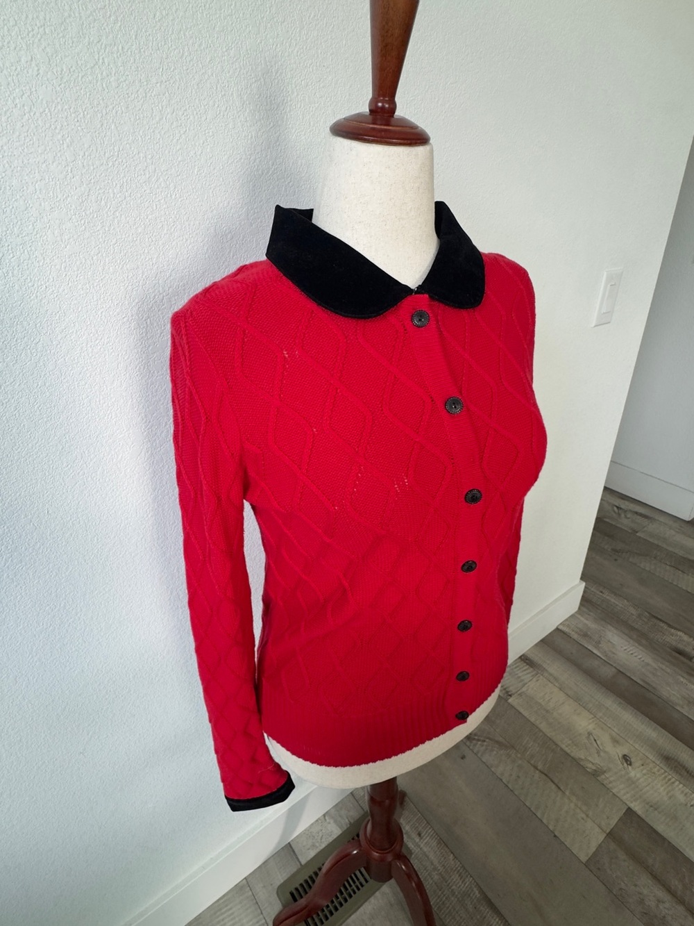 Collectif Red Button-Front Cardigan with Black Collar - Picture 3 of 4